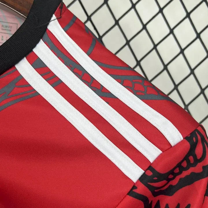 Maillot Real Madrid foot concept rose 2024 2025 v2 - vue 4