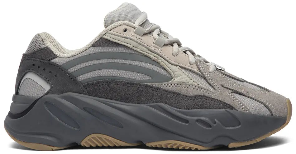 YZY  Boost 700 V2 Wave Runner Tephra