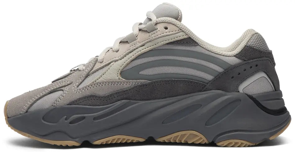 YZY  Boost 700 V2 Wave Runner Tephra