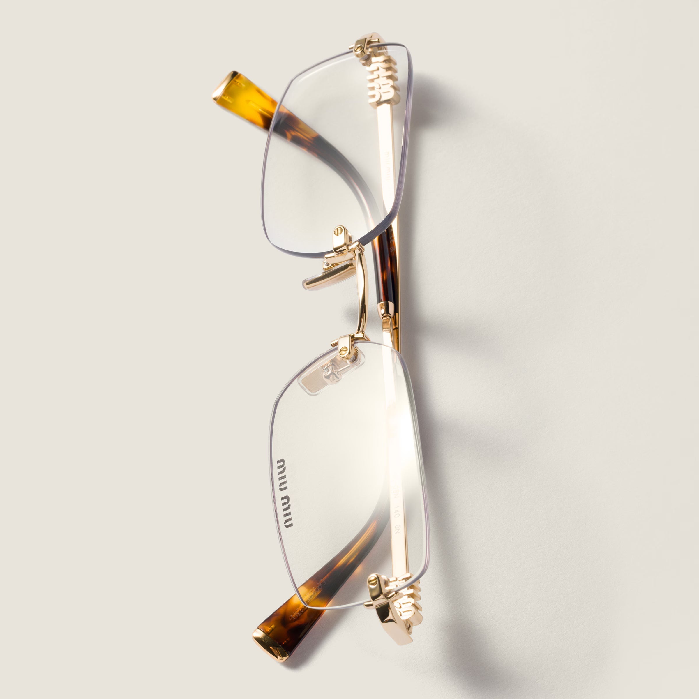 MI-MU Lunettes de soleil de la collection Eyewear v3 - vue 5