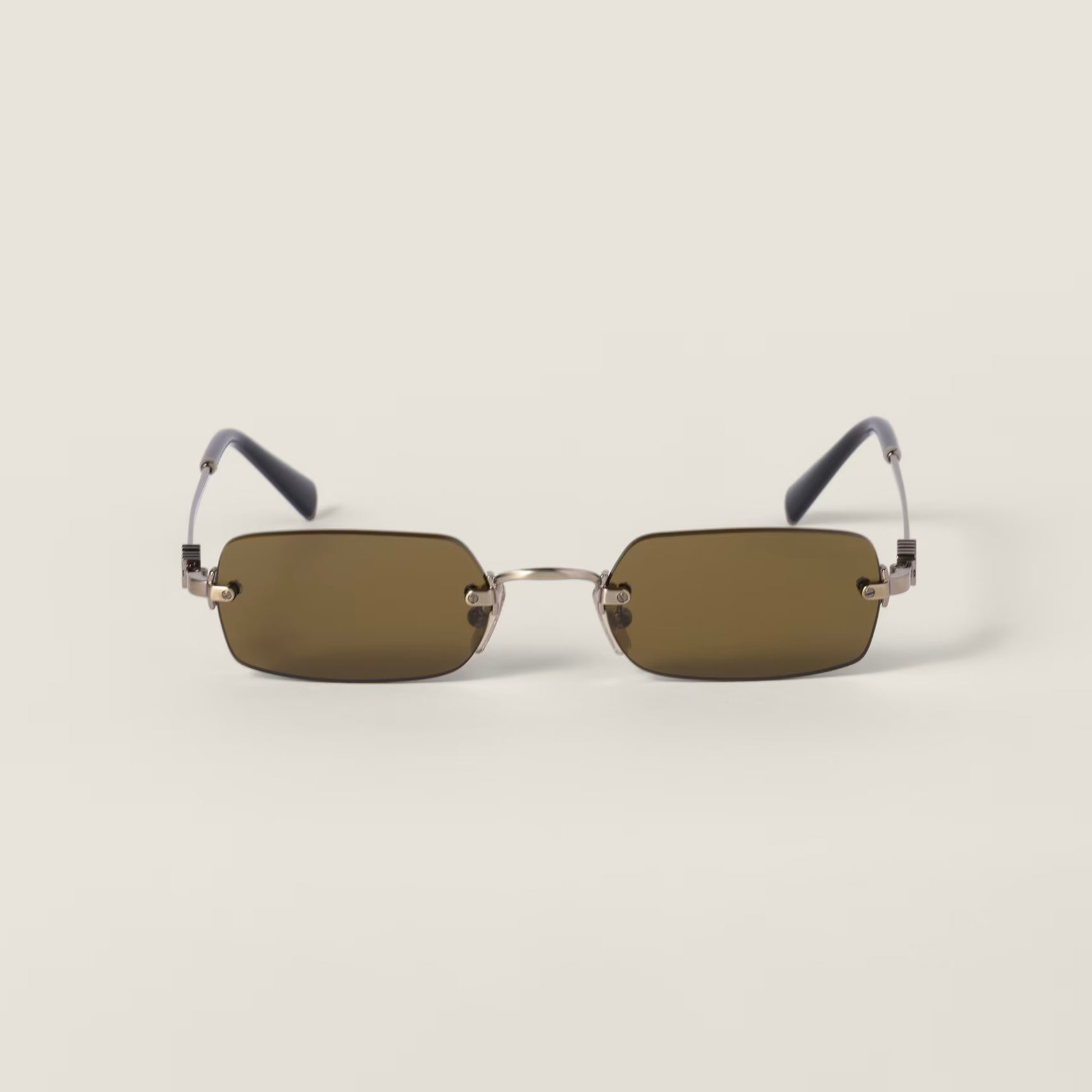 MI-MU Lunettes de soleil de la collection Eyewear v2 - vue 3