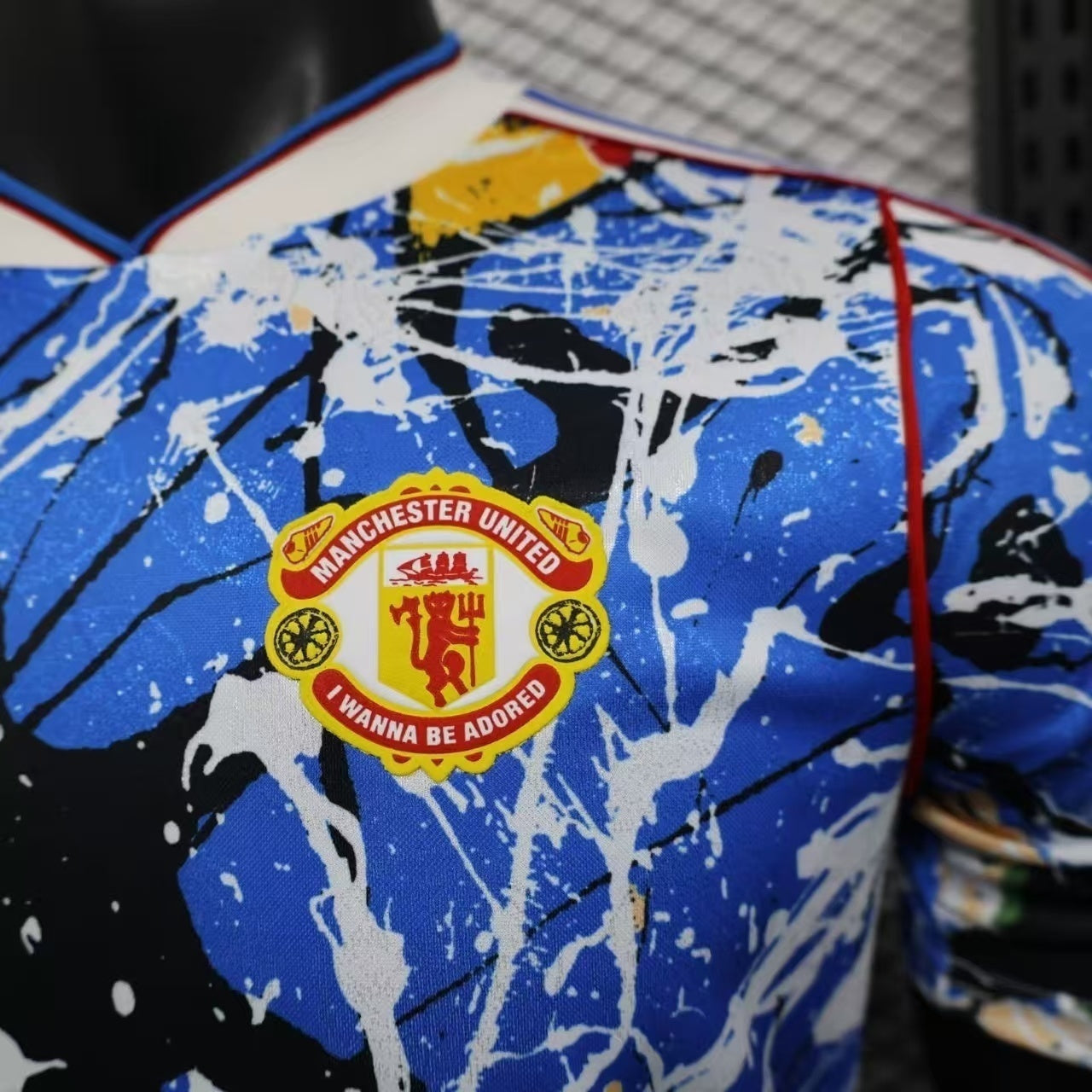 Maillot Manchester United concept 2026-27 v2 - vue 4